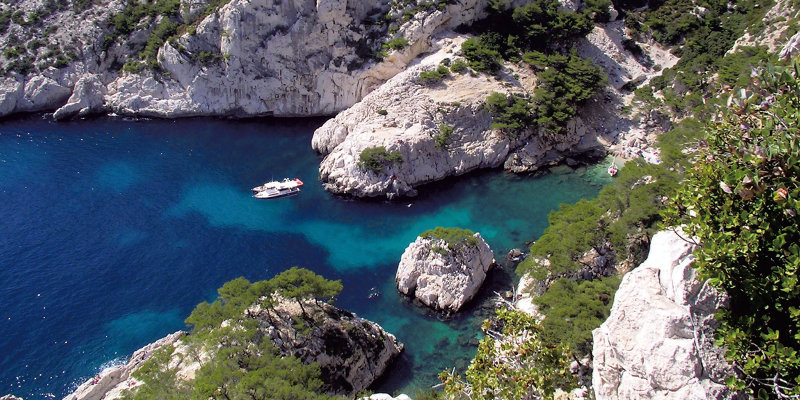 closest beach from property UN CHATEAU EN PROVENCE