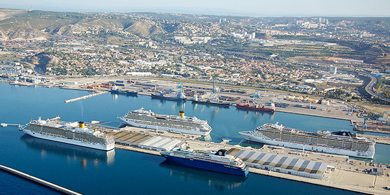 closest port from property LA VILLA DES CRÊTES