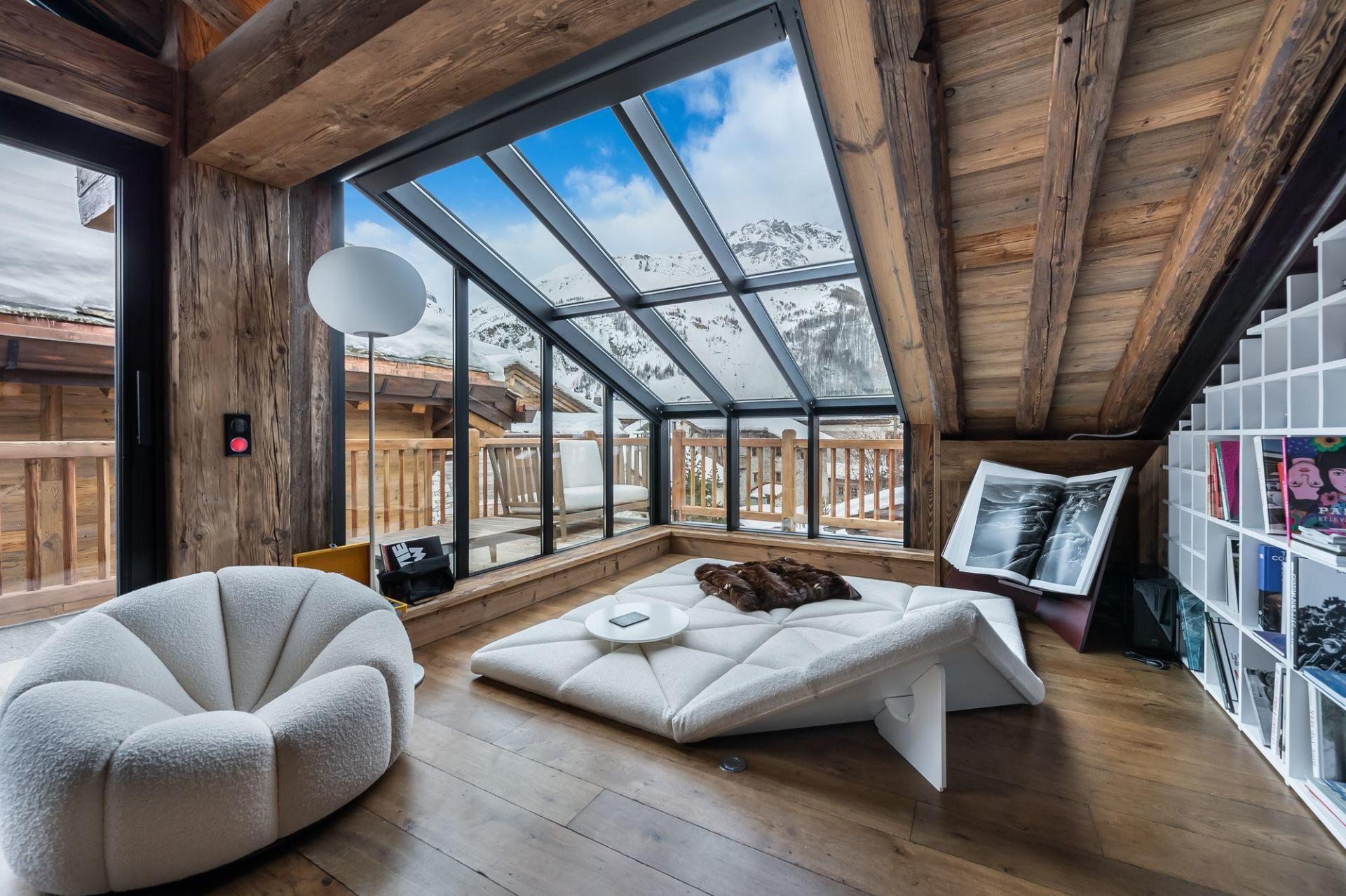 CHALET SKYLIGHT