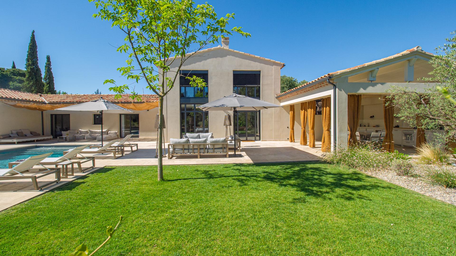 Property VILLA ESSENTIELLE