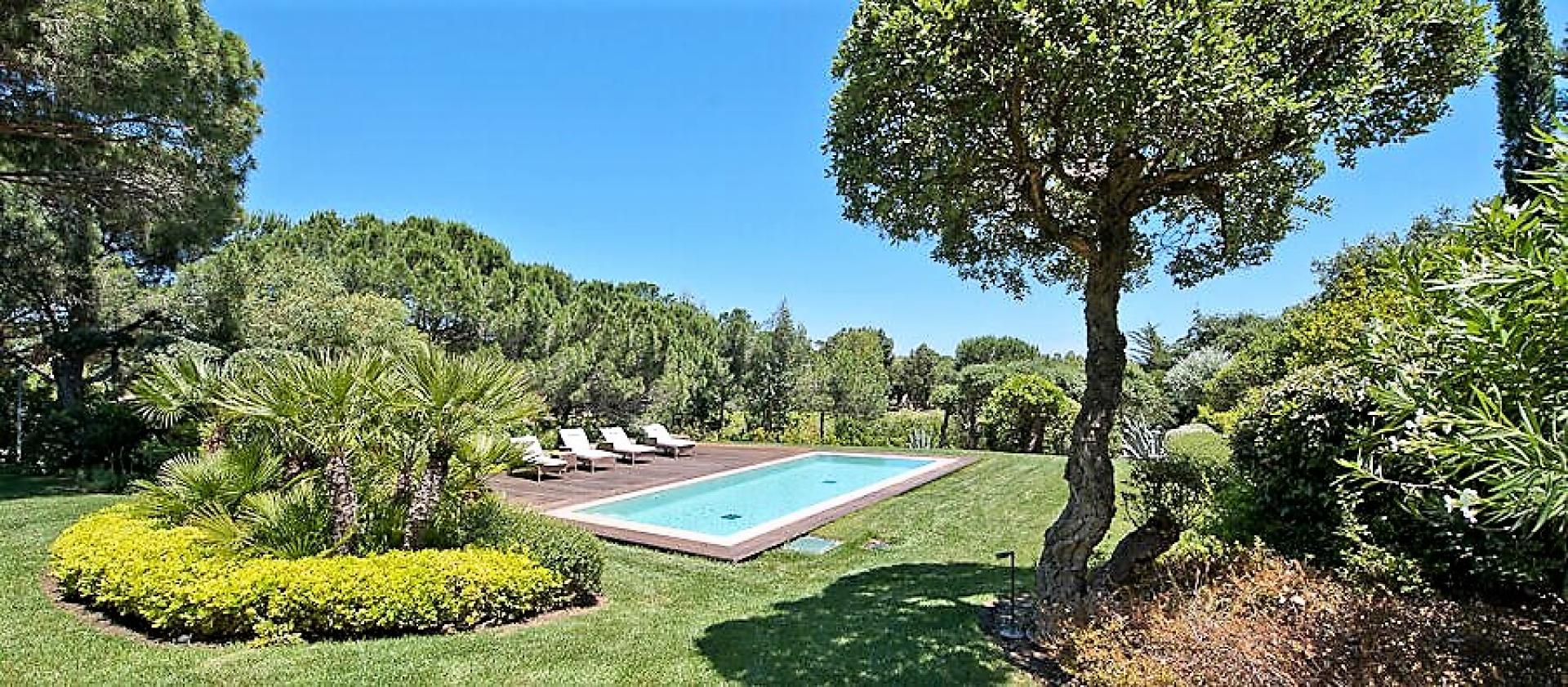 A large heated swimming pool in a villa to rent in Ramatuelle on te Cote d'Azur