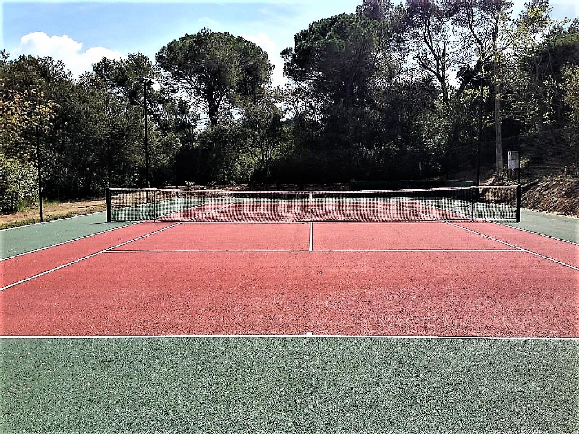 The tennis court in Chateau de la Tour Provence
