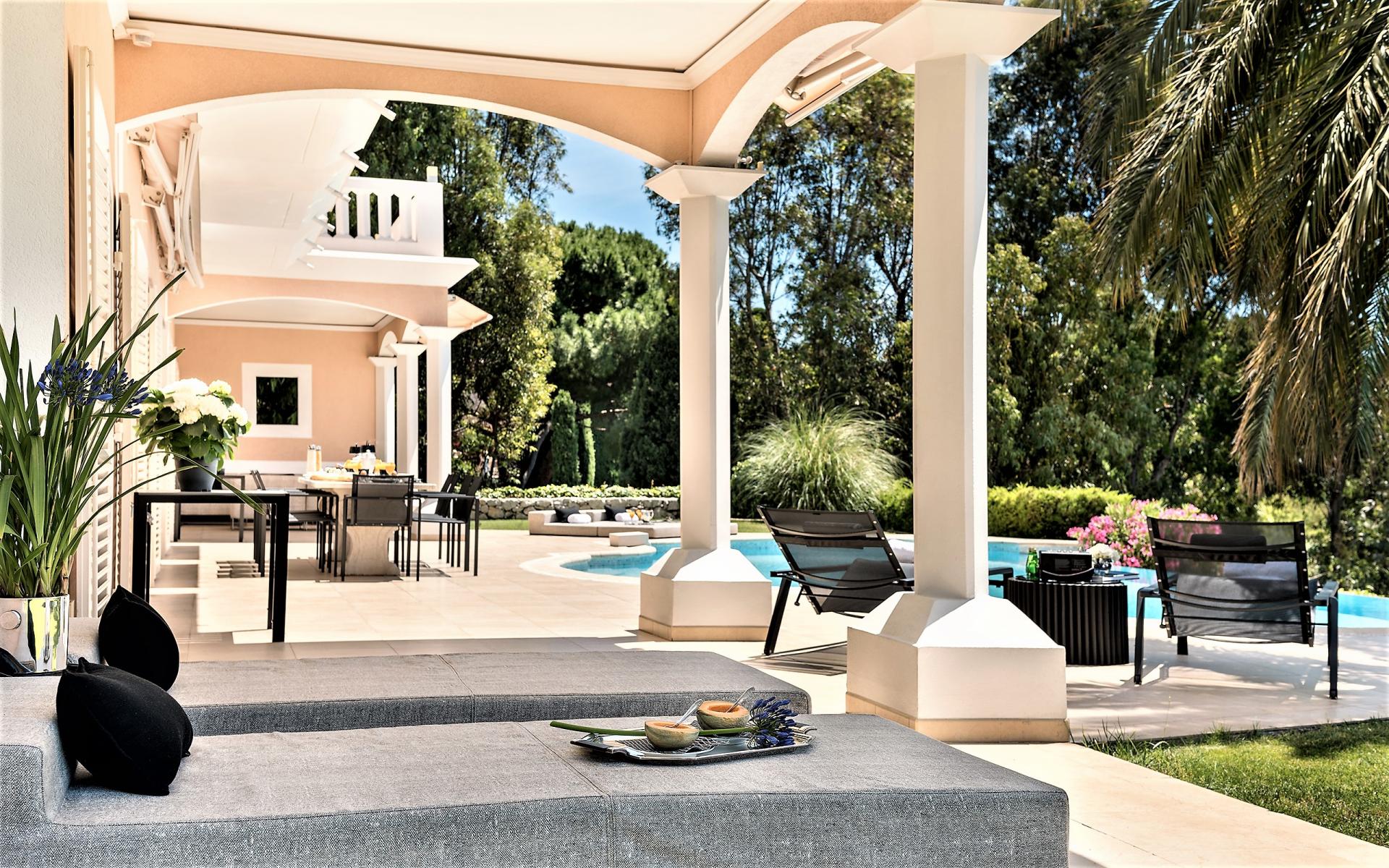 RELAX AND HAVE A REST AROUND THE SWIMMING POOL IN VILLA ROSE