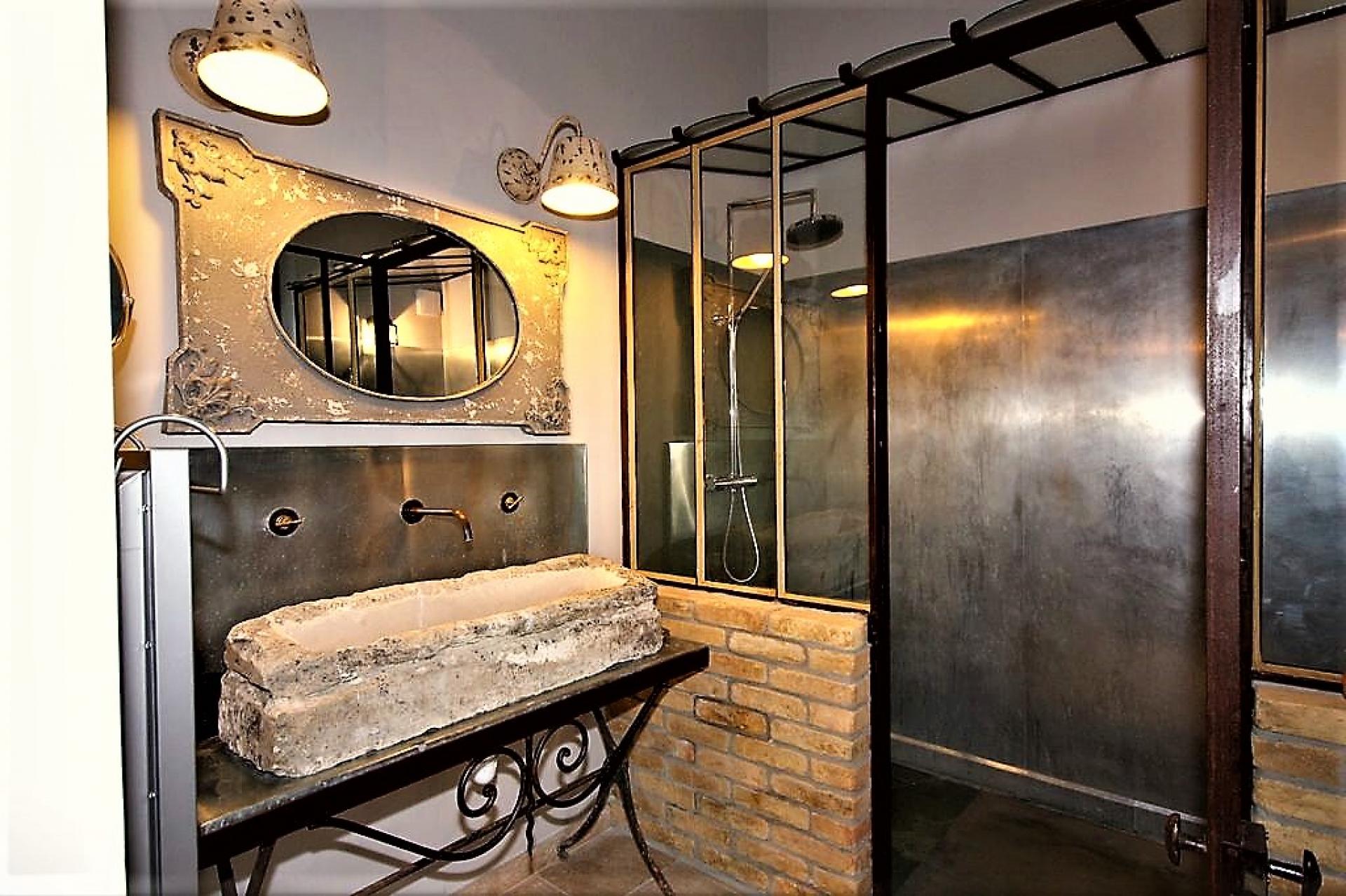 An original bathroom in La Douceur de Vivre Villa in Provence