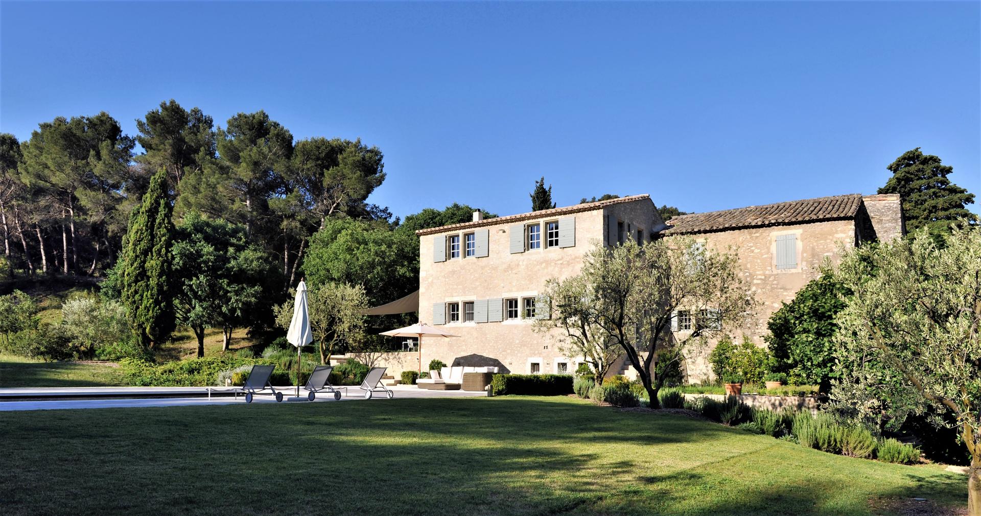A  HOLIDAY VILLA TO RENT IN PROVENCE