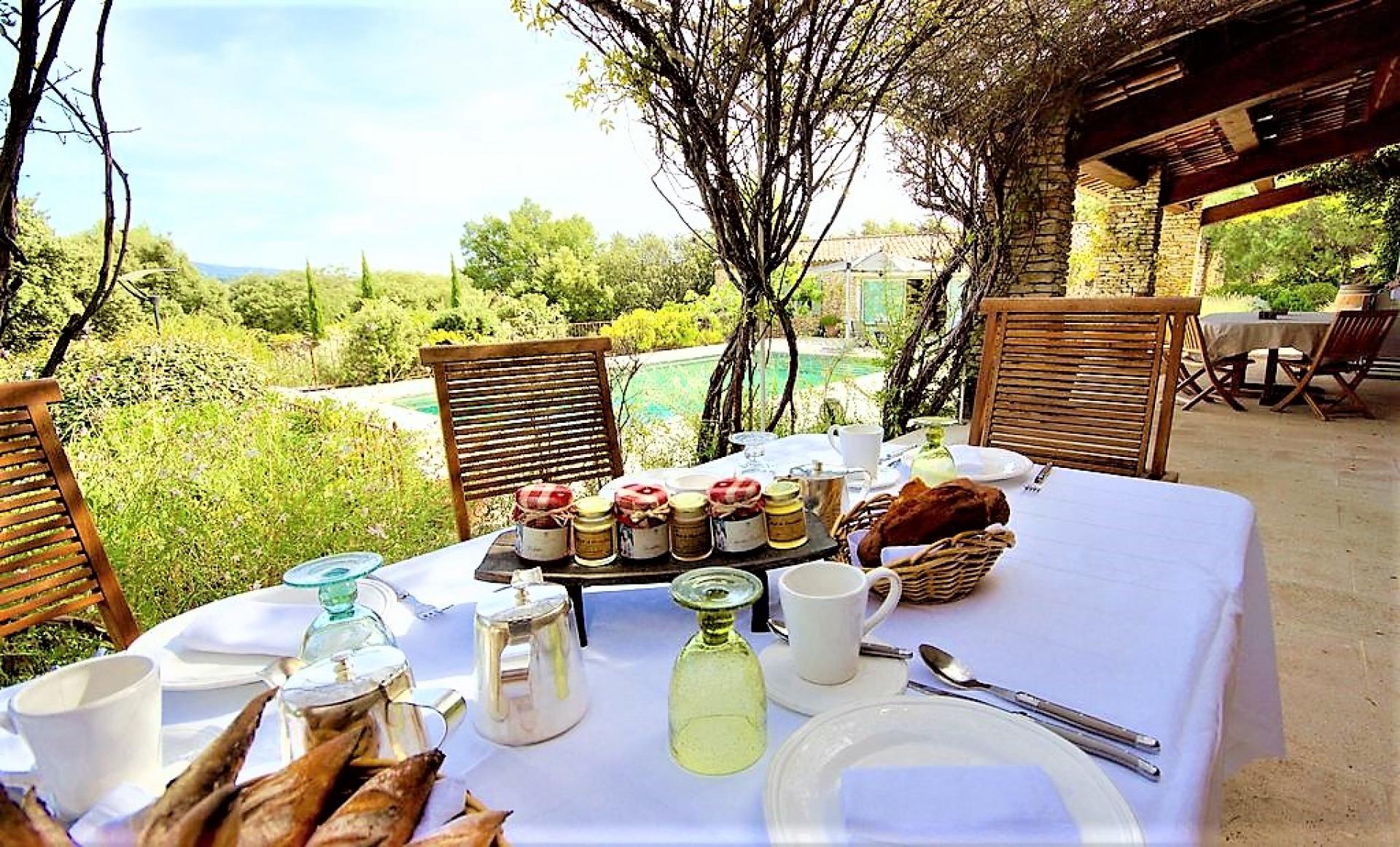 BREAKFASTS CAN BE SERVED EVERY MORNING  IN LA VILLA ANGELE HOLIDAY RENTAL IN LUBERON PROVENCE