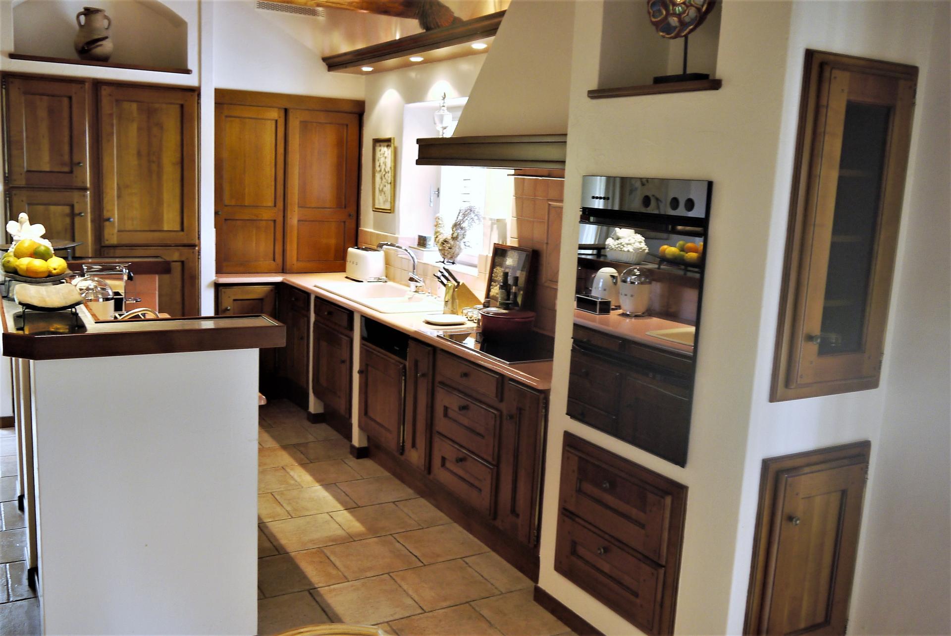 THE KITCHEN IN LA VILLA ANGELE HOLIDAY RENTAL IN LUBERON PROVENCE