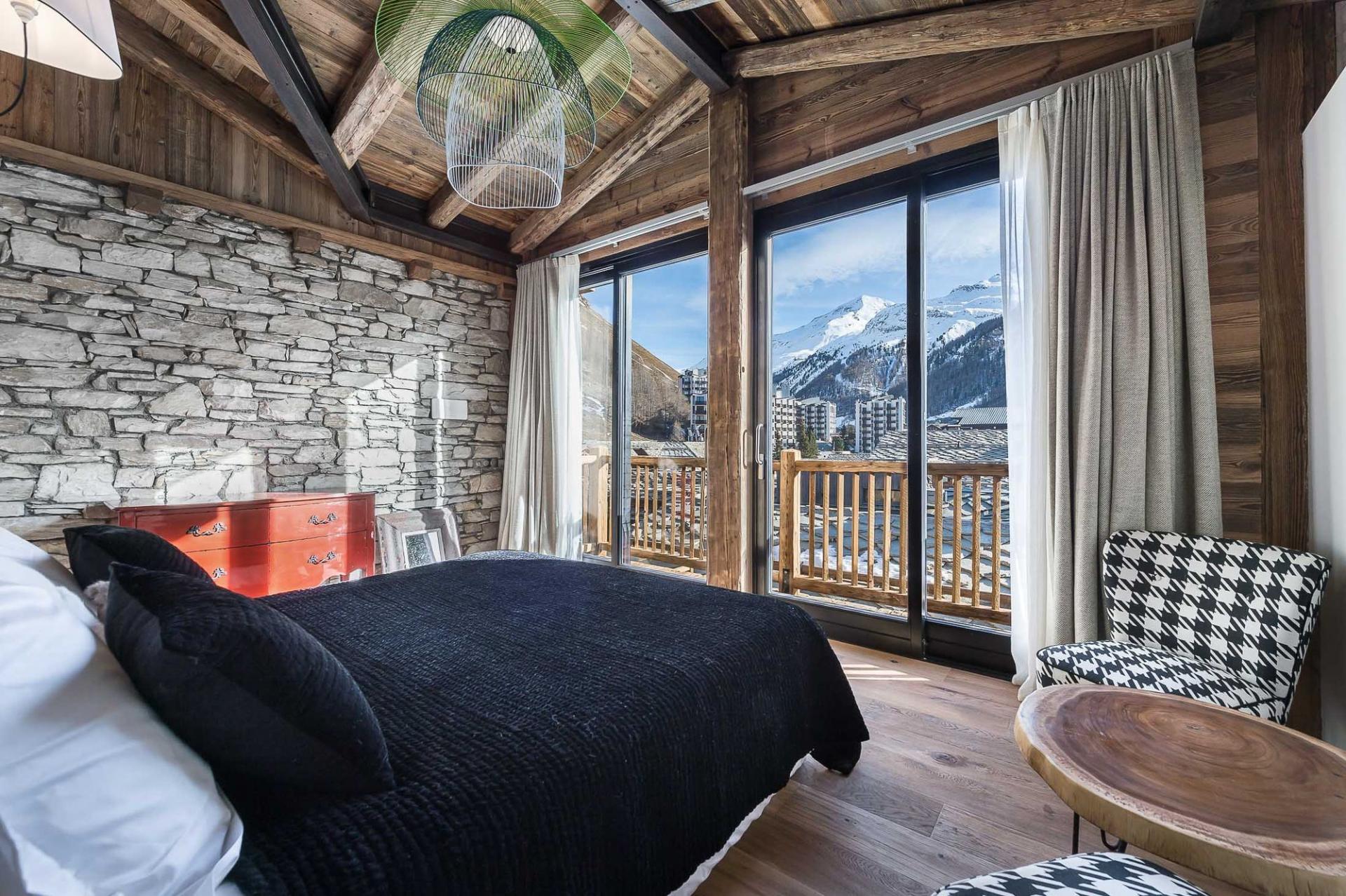 AMAZING VIEWS FOR THIS BEDROOM IN THE PENTHOUSE APARTMENT IN THE FRENCH ALPS