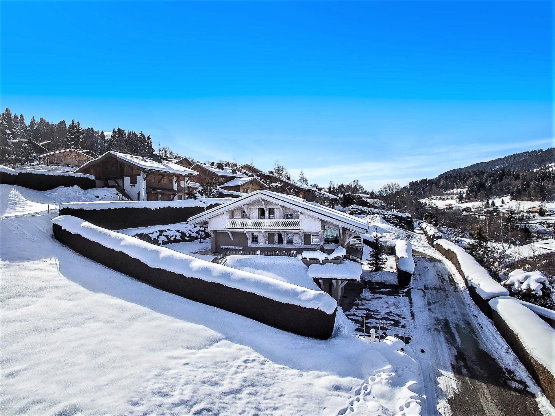 A NICE SKI HOLIDAY CHALET TO RENT IN MEGEVE