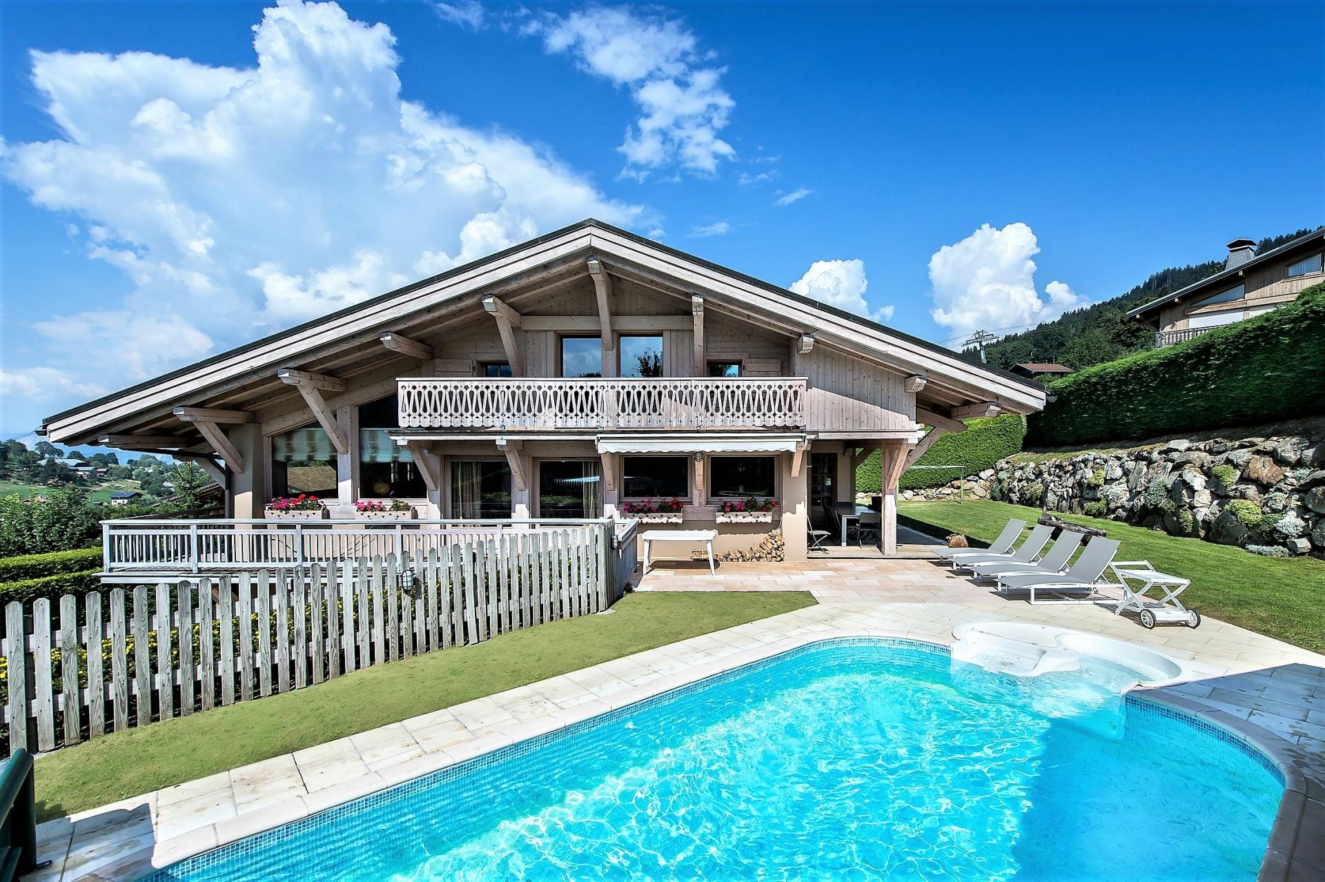 CHALET ARAVIS IS ALSO A SUMMER HOLIDAY RENTAL WITH ITS OUTDOOR SWIMMING POOL