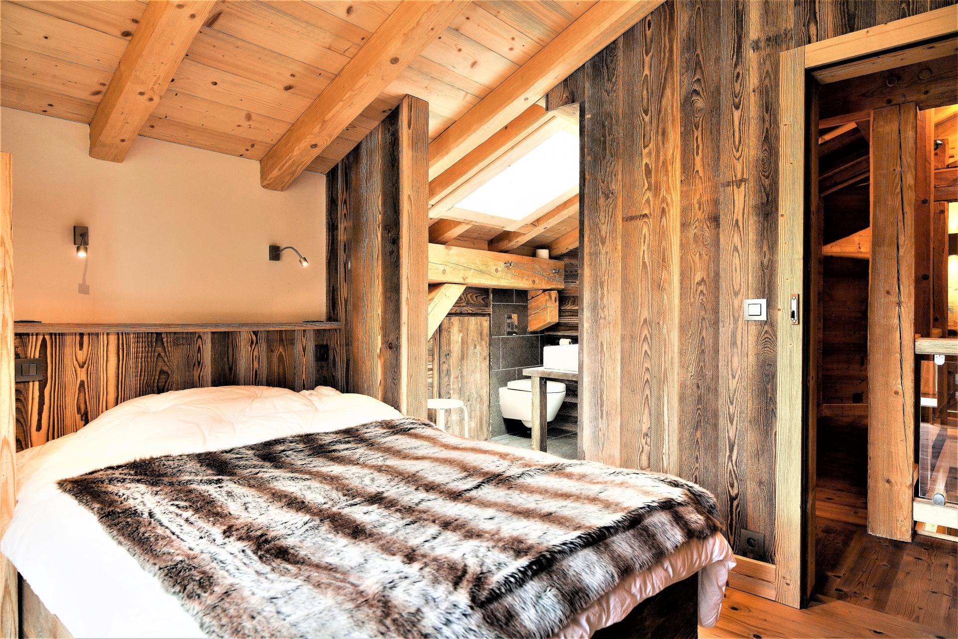 ANOTHER LOVELY ENSUITE BEDROOM IN A CHALET RENTAL IN FRENCH ALPS