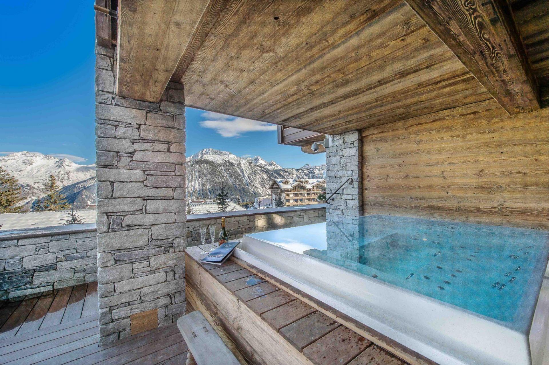 CHALET DES CHENUS LUXURY RENTAL AND ITS OUTSIDE JACUZZI