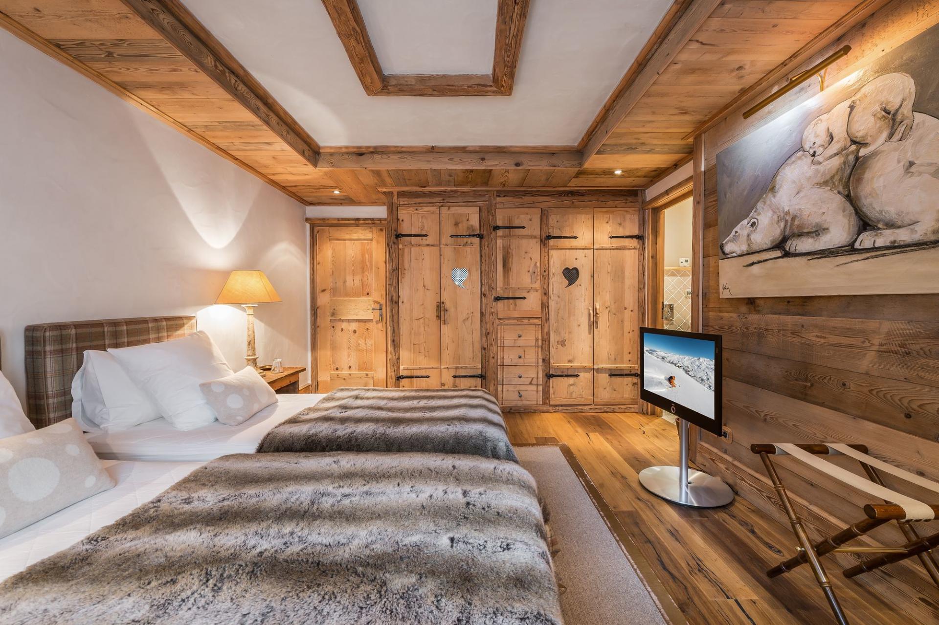 ANOTHER BEDROOM IN CHALET BELLECOTE WITH TWIN BEDS
