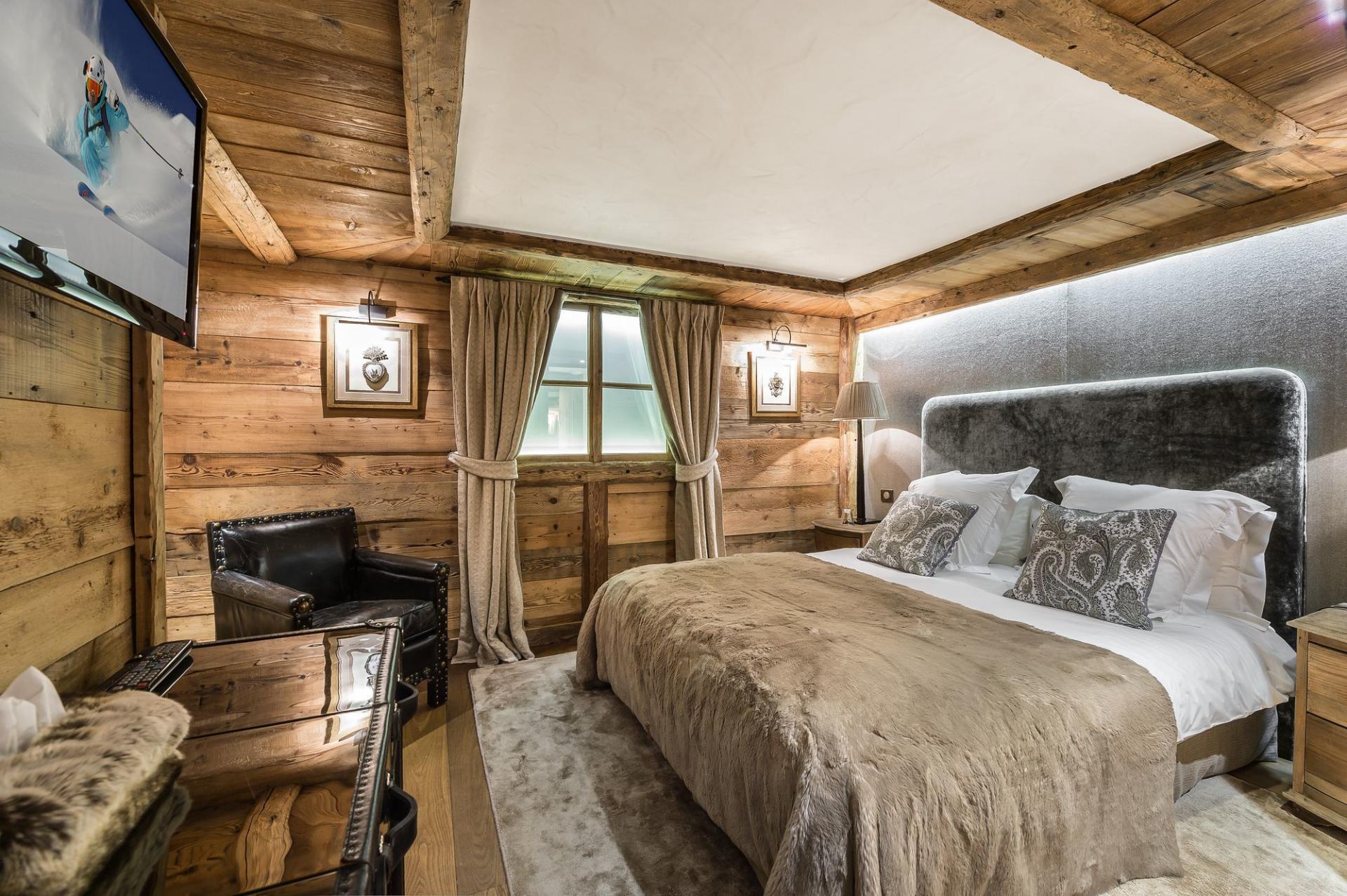 ANOTHER GUEST BEDROOM IN CHALET BELLECOTE